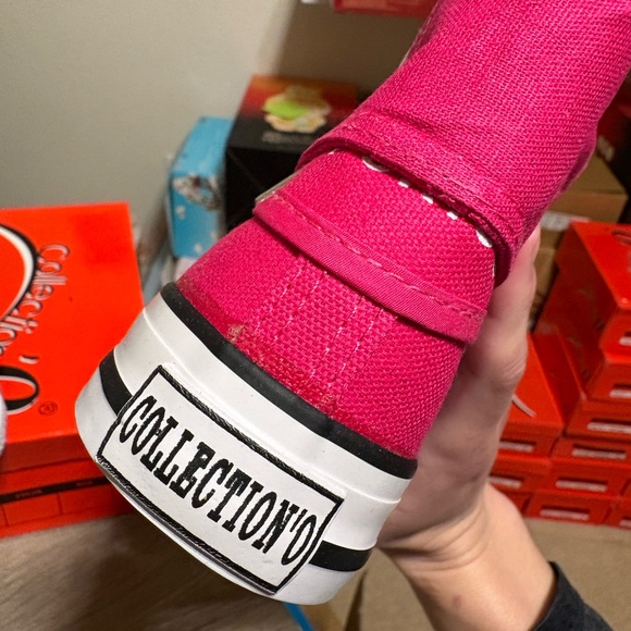 Size 8 girls - Fuchsia Pink Collection’0 High Top Sneakers - Picture 7 of 7
